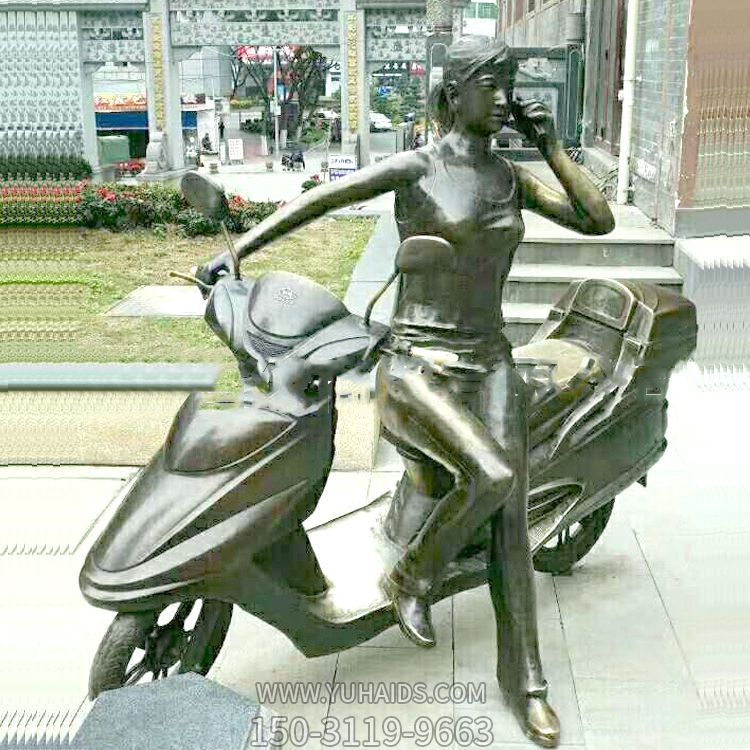 公園廣場(chǎng)玻璃鋼仿銅騎摩托車(chē)的女孩雕塑