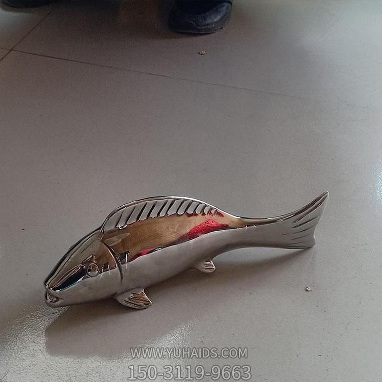 不銹鋼鏡面魚(yú)雕塑售樓處水景水池擺件