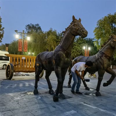 廣場(chǎng)戶(hù)外擺放玻璃鋼仿銅中式馬拉車(chē)景觀(guān)雕塑