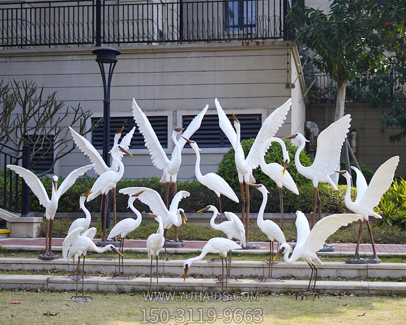 公園廣場(chǎng)一群玻璃鋼飛翔的鶴雕塑