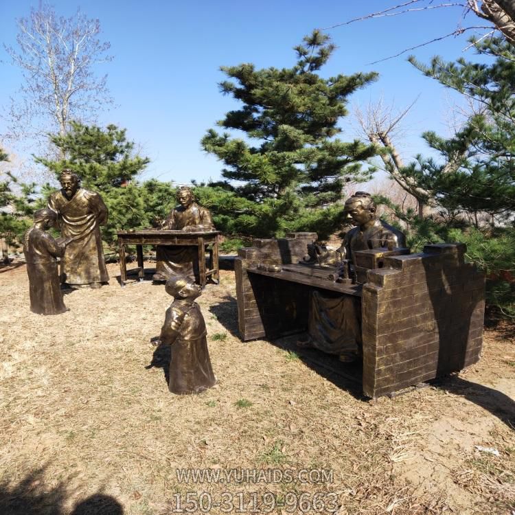 公園草地擺放玻璃鋼仿銅古代教書(shū)先生景觀(guān)雕塑