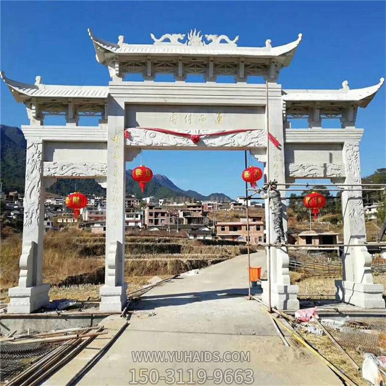 漢白玉石雕三門(mén)樓牌坊村莊景點(diǎn)入口擺放景觀(guān)雕塑