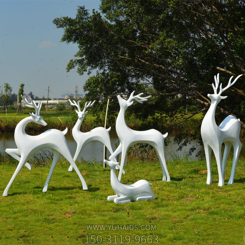 海邊創(chuàng  )意裝飾品公園草坪玻璃鋼梅花鹿雕塑