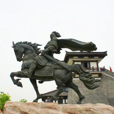 玻璃鋼趙云騎馬雕像 古代將軍戶(hù)外景觀人物雕塑