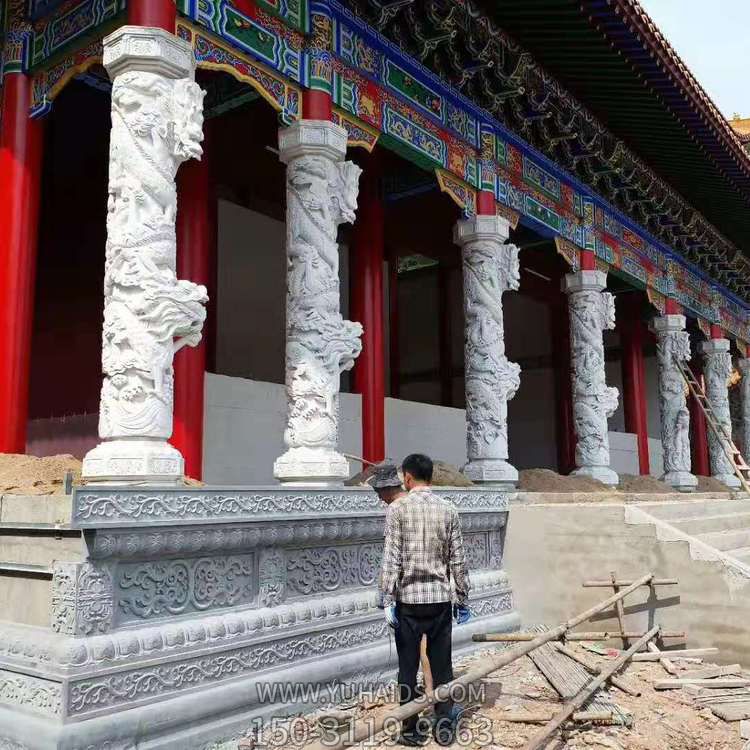 景區寺廟古建筑門(mén)前擺放漢白玉石雕龍石柱雕塑