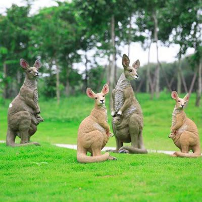 玻璃鋼袋鼠動物雕塑仿真動物大袋鼠擺件小區(qū)庭院草坪袋鼠雕塑